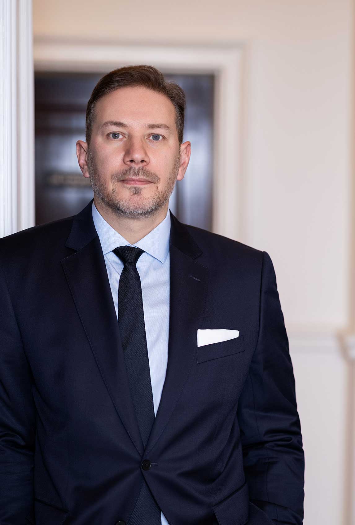 Dr-Braham-Ouali–Cosmetic-Surgeon Photograph of Dr Braham Ouali